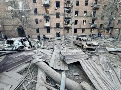 Жахлива атака на Дніпро: зруйновані будинки, багато поранених, серед них дитина (фото, відео)