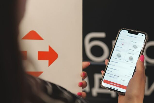 Українцям розсилають небезпечні повідомлення від імені “Нової пошти” та “Укрпошти”: як працює схема та як захиститися